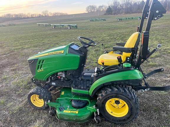 Image of John Deere 1025R equipment image 1