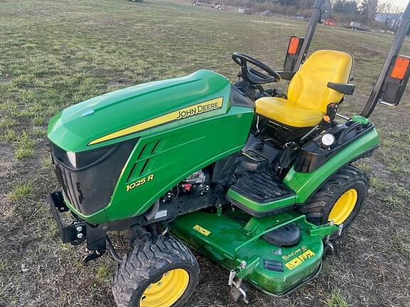 Image of John Deere 1025R equipment image 3