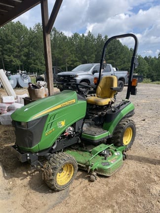 2015 John Deere 1025R Equipment Image0