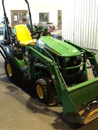 2015 John Deere 1025R Equipment Image0