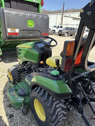 Image of John Deere 1025R equipment image 3