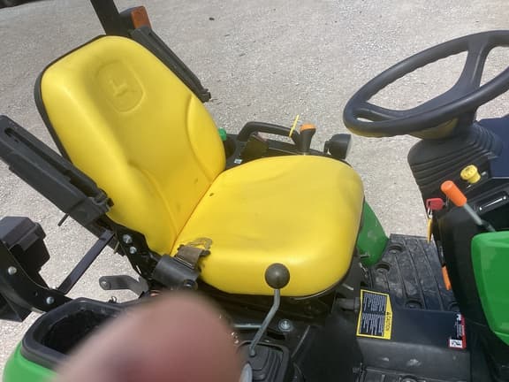 Image of John Deere 1025R equipment image 4