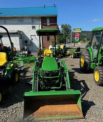 2015 John Deere 1025R Equipment Image0