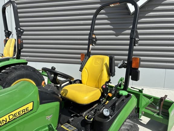 Image of John Deere 1025R equipment image 3