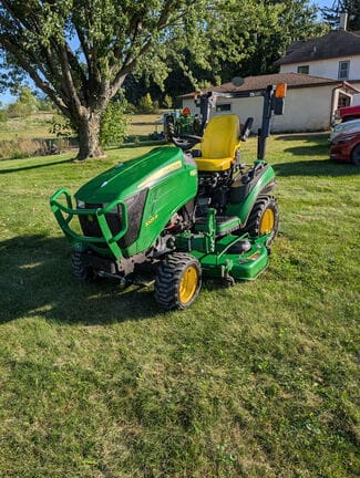 2015 John Deere 1025R Equipment Image0