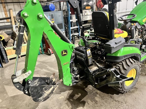 2015 John Deere 1025R Equipment Image0