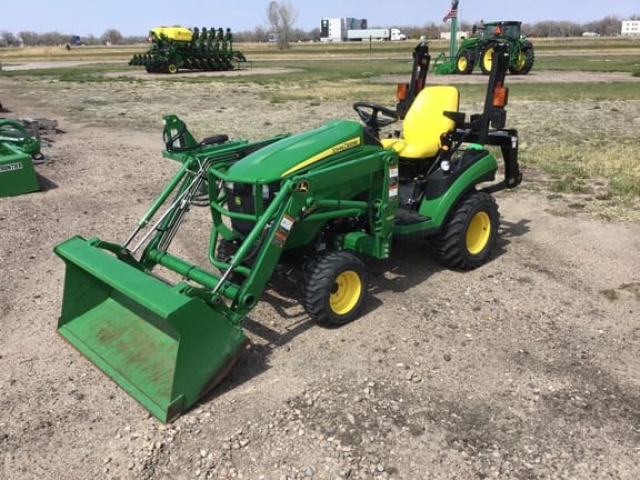 2015 John Deere 1025R Equipment Image0