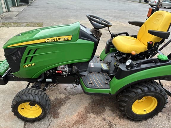 Image of John Deere 1025R equipment image 1