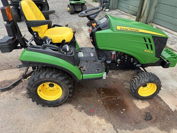 2015 John Deere 1025R Equipment Image0