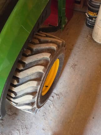 Image of John Deere 1025R equipment image 3