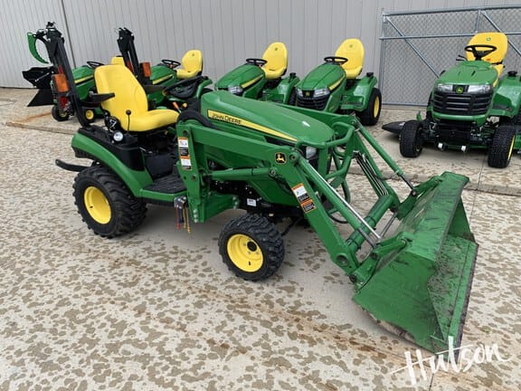 2015 John Deere 1025R Equipment Image0