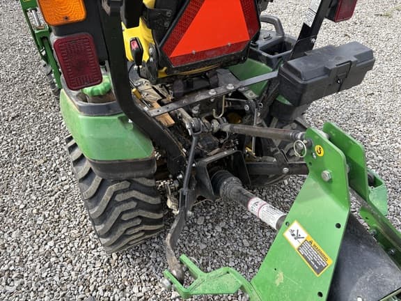 Image of John Deere 1025R equipment image 3