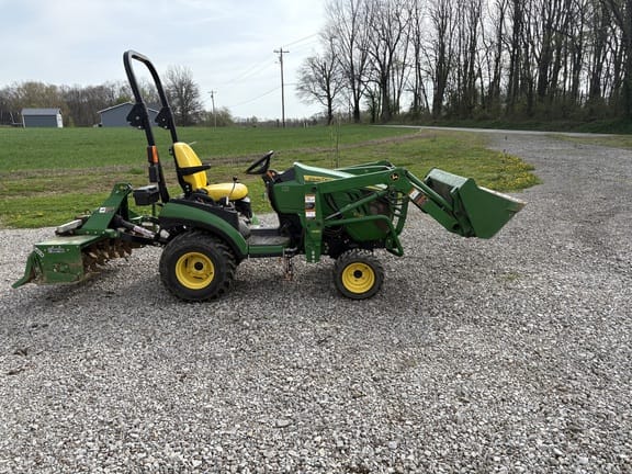 2015 John Deere 1025R Equipment Image0