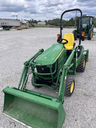 2015 John Deere 1025R Equipment Image0