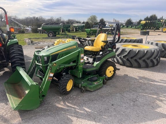 2015 John Deere 1025R Equipment Image0