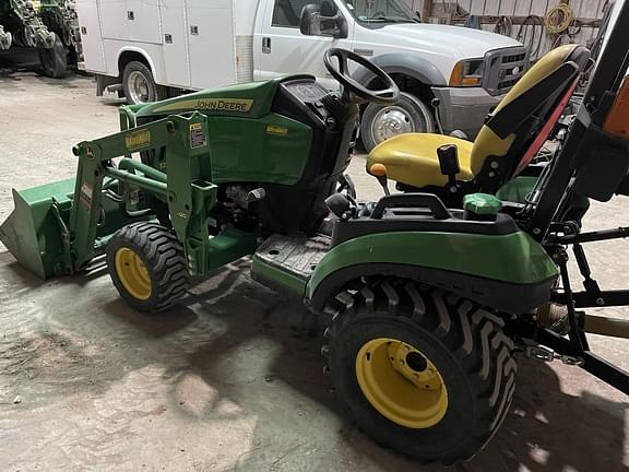 Image of John Deere 1025R equipment image 4