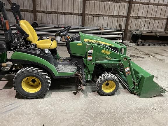 Image of John Deere 1025R equipment image 3