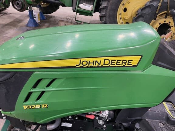 Image of John Deere 1025R equipment image 3