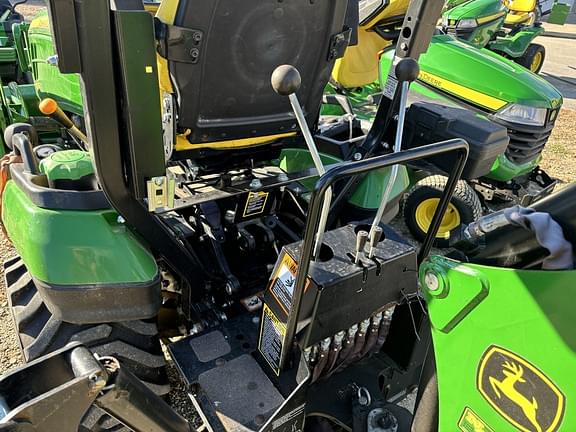 Image of John Deere 1025R equipment image 3