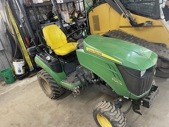 Image of John Deere 1025R equipment image 2