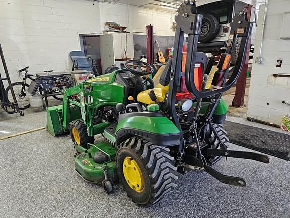 Image of John Deere 1025R equipment image 4