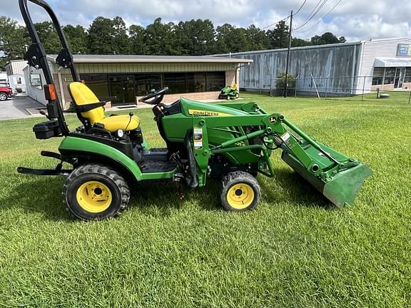 Image of John Deere 1025R equipment image 3