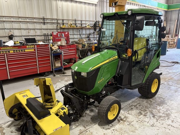 2015 John Deere 1025R Equipment Image0