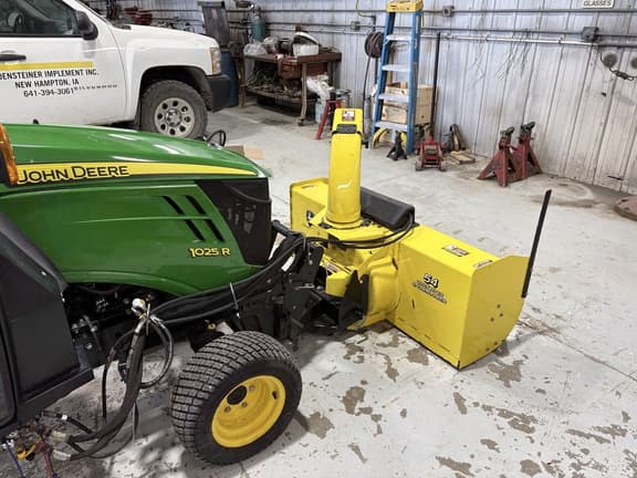 Image of John Deere 1025R equipment image 4