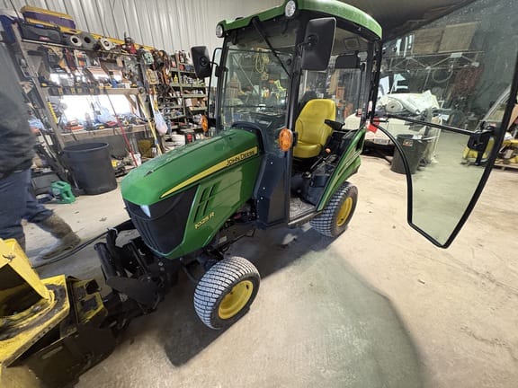 2015 John Deere 1025R Equipment Image0