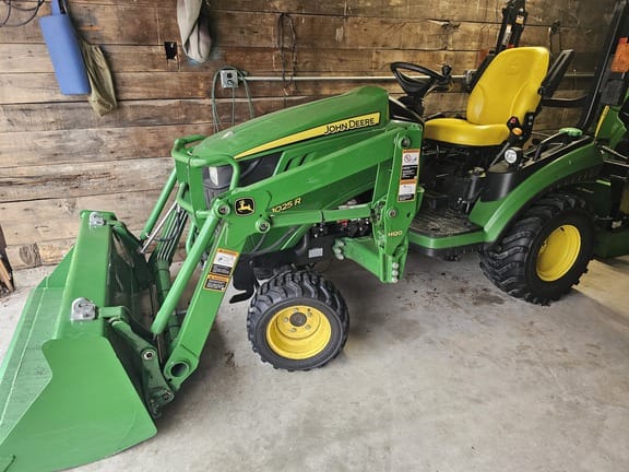2015 John Deere 1025R Equipment Image0