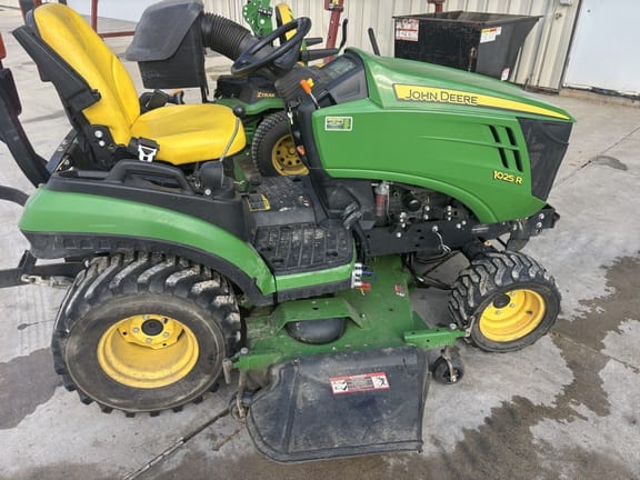 2015 John Deere 1025R Equipment Image0