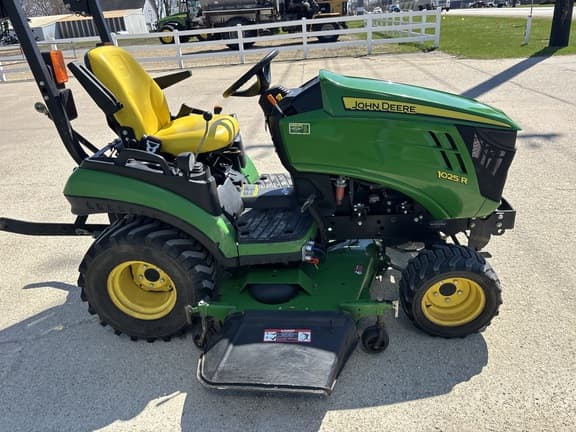 Image of John Deere 1025R equipment image 3