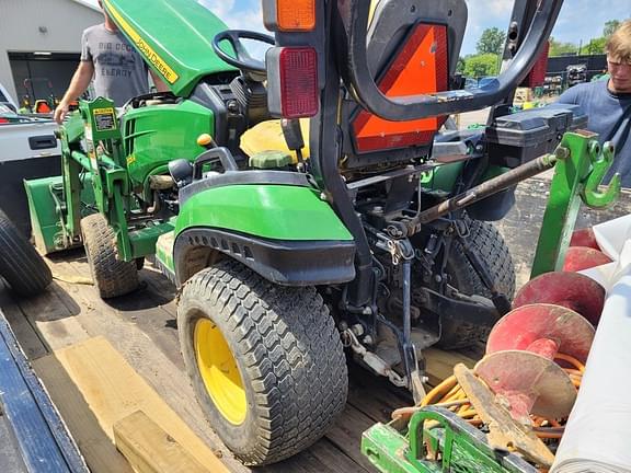 Image of John Deere 1025R equipment image 2