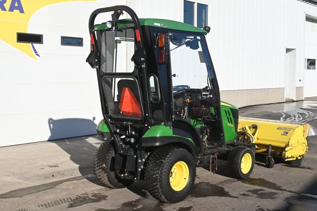 Image of John Deere 1025R equipment image 2