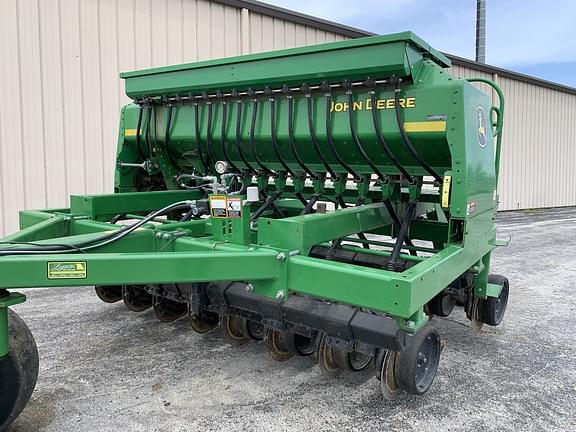 Image of John Deere 1590 equipment image 1