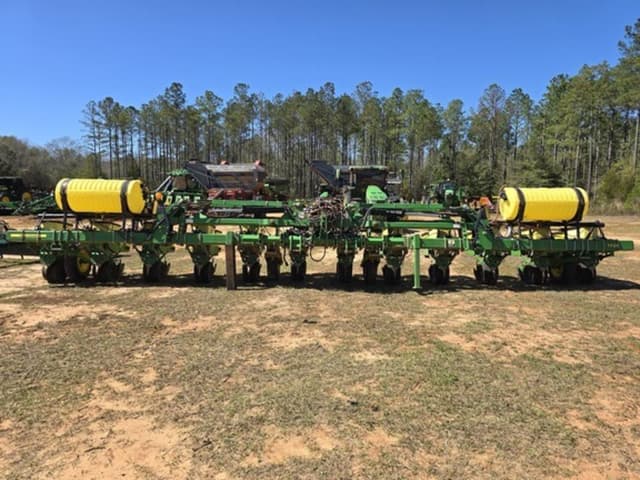 Image of John Deere 1725 equipment image 3