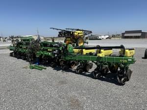 2015 John Deere 1725 Image