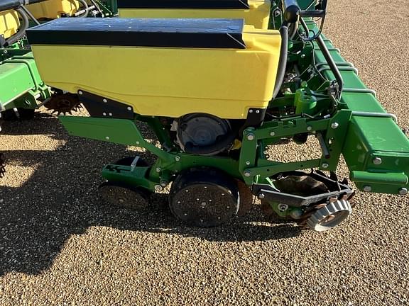 Image of John Deere 1725 equipment image 4