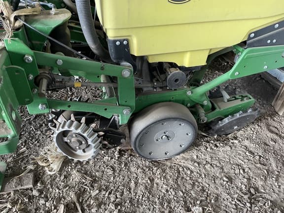 Image of John Deere 1725 Primary image