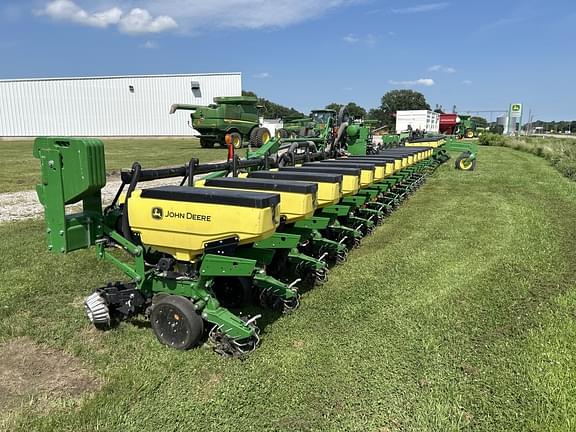 Image of John Deere 1725 Primary image