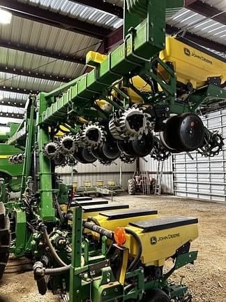 Image of John Deere 1725 equipment image 2