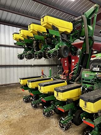 Image of John Deere 1725 equipment image 1