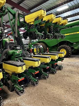 Image of John Deere 1725 equipment image 3