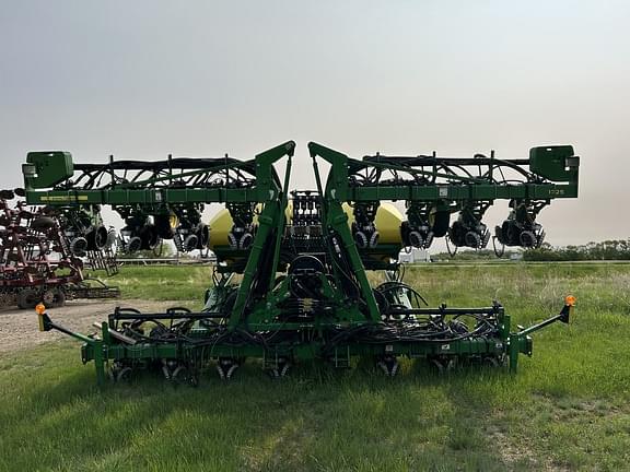 Image of John Deere 1725 equipment image 1