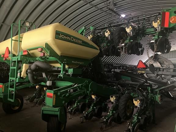 Image of John Deere 1725 Primary image