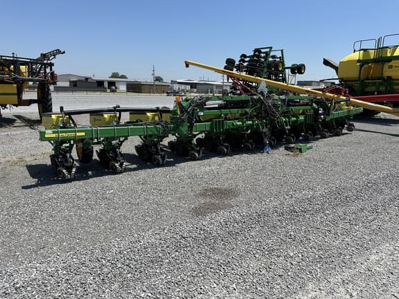 Image of John Deere 1725 equipment image 4