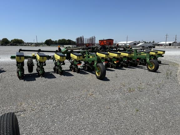 Image of John Deere 1725 equipment image 1