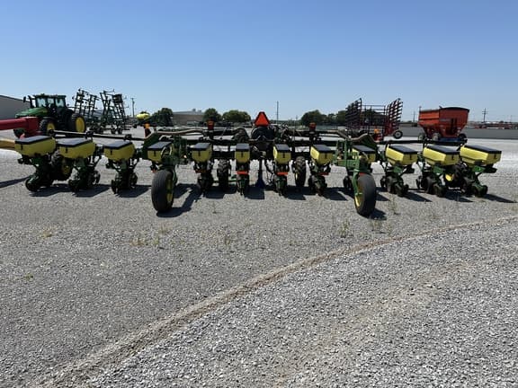 Image of John Deere 1725 equipment image 2