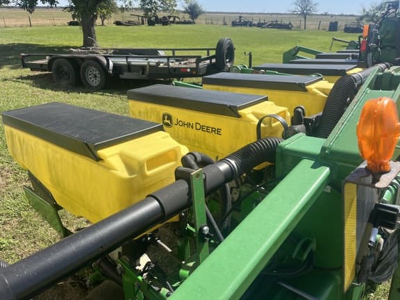 Image of John Deere 1725 equipment image 1