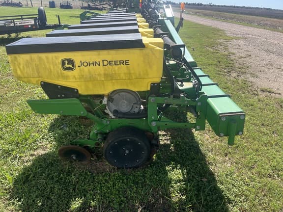Image of John Deere 1725 equipment image 2